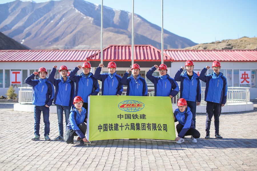 中铁十六局集团有限公司 集团新闻 (图)路在脚下,行稳